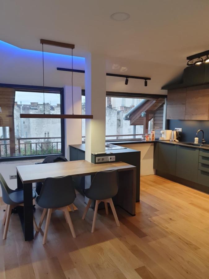 Modern Top Floor Loft With Balcony بودابست المظهر الخارجي الصورة